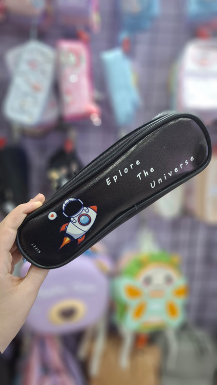 جامدادی مشکی فانتزی با طراحی مینیمال و کیفیت دوخت عالی وارداتی شکوفه گیلاس🖤🚀