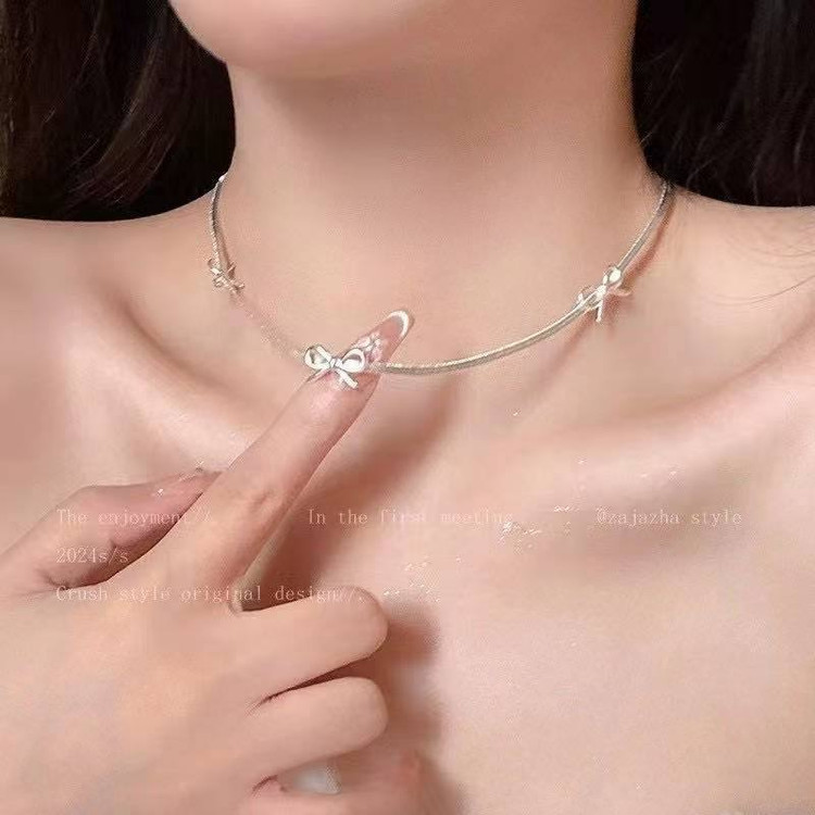 گردنبند پینترستی طرح پاپیون فرانسوی زنجیر ماری طلایی وارداتی رنگ ثابت شیک دخترانه