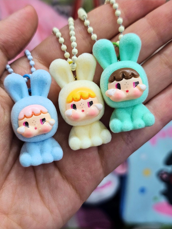 جاکلیدی فانتزی کرای بیبی Cry Baby آویز کیف ترند رنگ سبز زرد آبی